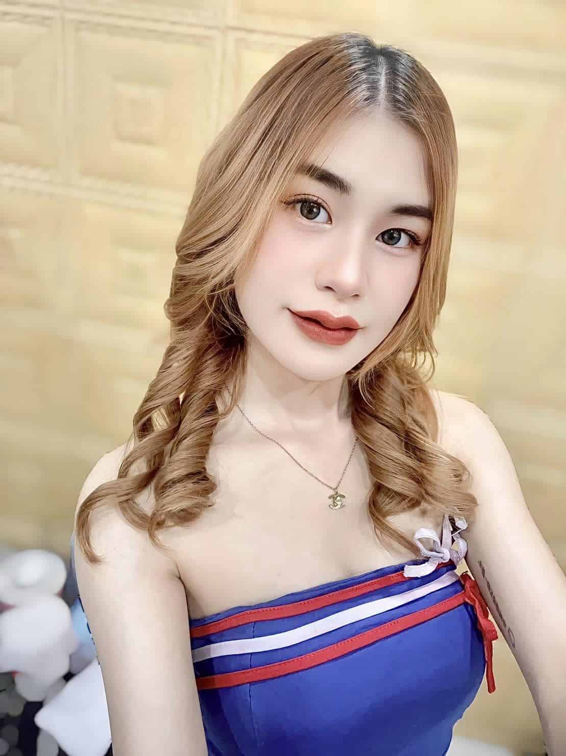 พลอยลี่ 1